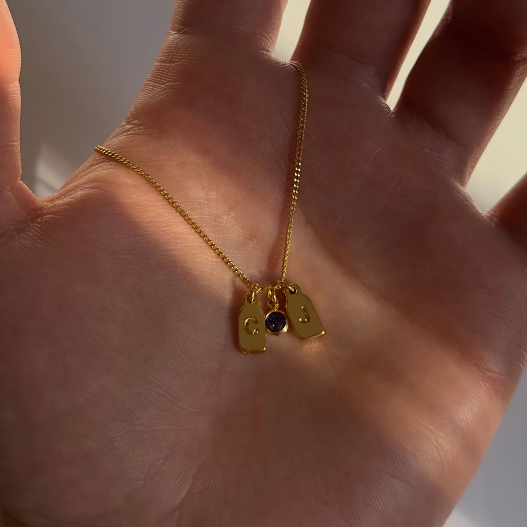 Collier à initiales + pierre d’anniversaire